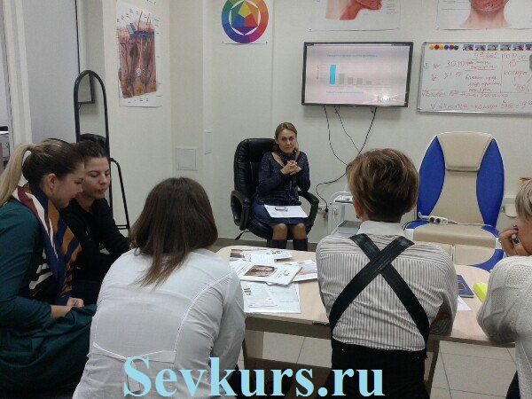 Теоретическое занятие в Лицензированном Учебном Центре Медицинской и Эстетической косметологии.