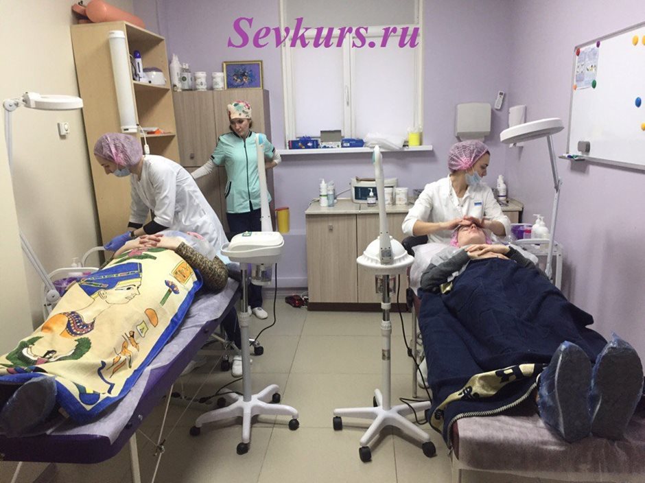 Комбинированная чистка является универсальной процедурой, подходящей для комплексного очищения и оздоровления кожи лица. Практическое занятие.