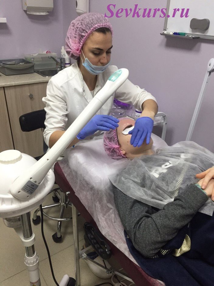 Комбинированная чистка лица представляет собой сочетание чисток двух видов: мануальной и ультразвуковой. Практическое занятие в нашем Учебном Центре сегодня.